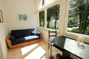 Unclassified image, 5 of 14, button