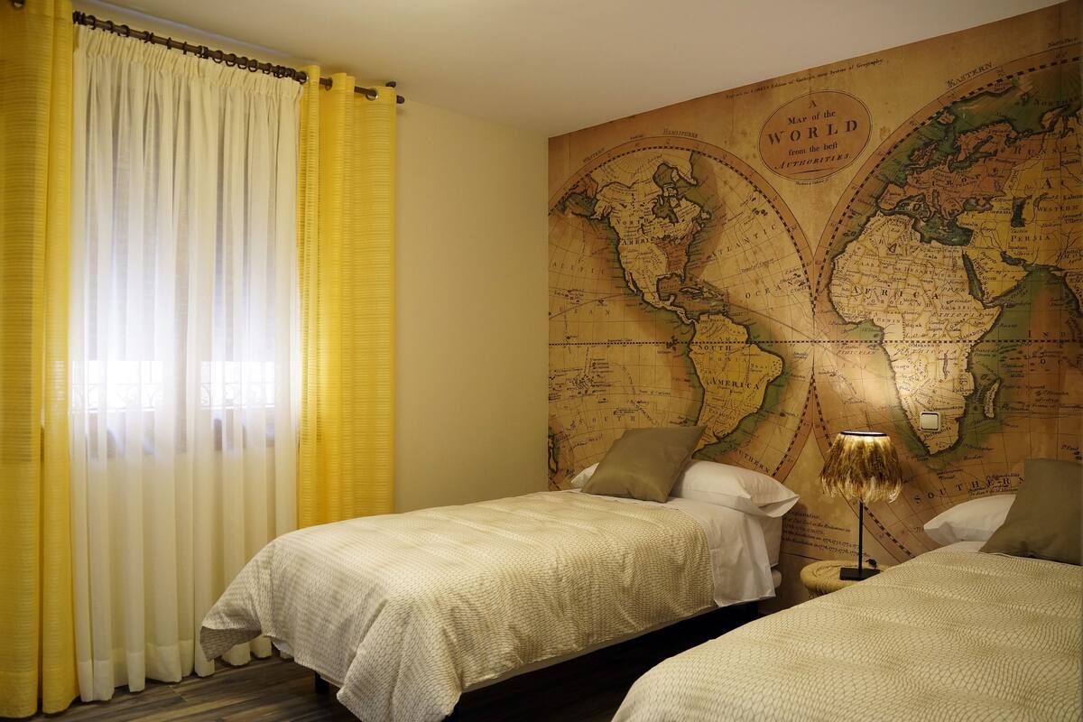 Apartment, 2 Schlafzimmer (NAIROBI) | 2 Schlafzimmer, Daunenbettdecken, individuell dekoriert