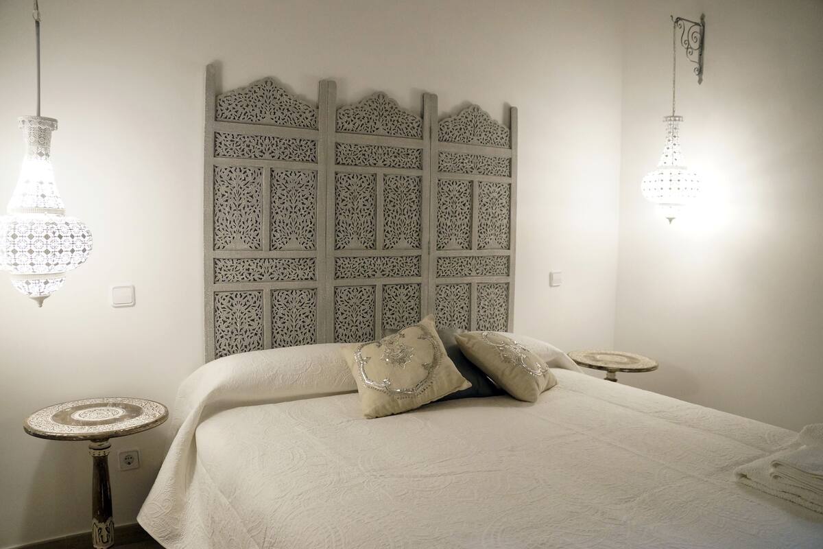 Apartment, 2 Schlafzimmer (AGRA) | 2 Schlafzimmer, Daunenbettdecken, individuell dekoriert