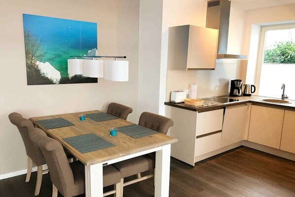 Refrigerador, microondas, horno y lavavajillas 