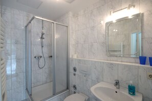 Unclassified image, 4 of 8, button - Villa Hans - 90446, Germany (Binz)