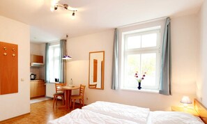 Unclassified image, 3 of 7, button