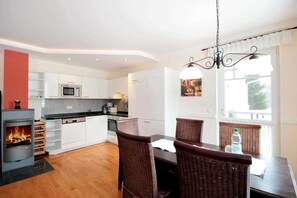 Unclassified image, 5 of 10, button