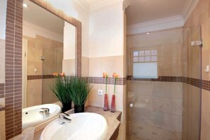 Unclassified image, 4 of 10, button