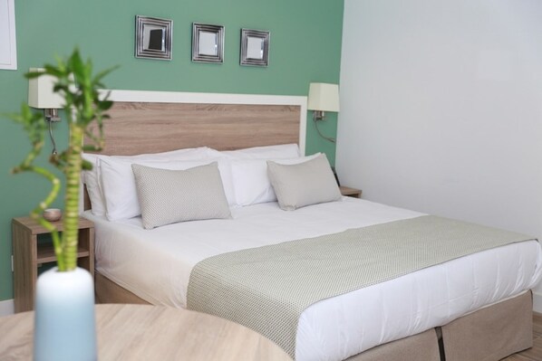 1 bedroom, iron/ironing board, Internet