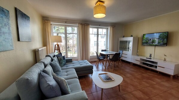 Unclassified image, 1 of 14, button