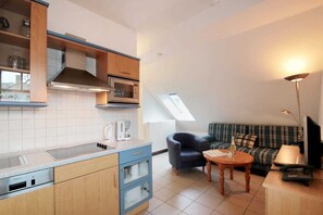 Réfrigérateur, micro-ondes, lave-vaisselle, cafetière/bouilloire