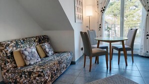 Unclassified image, 3 of 9, button