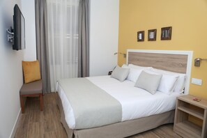 2 habitaciones y tabla de planchar con plancha 