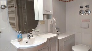 Unclassified image, 5 of 16, button