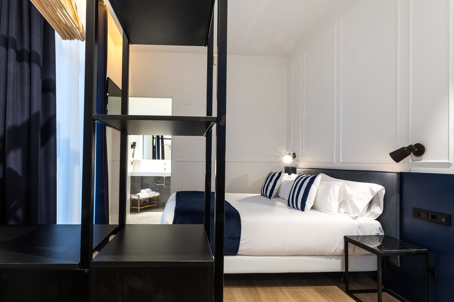 double room | 1 bedroom, minibar, in-room safe, desk