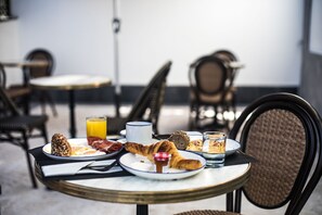 Daily buffet breakfast for a fee - Hotel Villa Eugenia (San Sebastián)