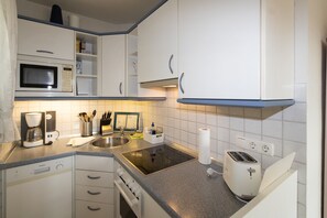 Kühlschrank, Mikrowelle, Ofen, Geschirrspüler