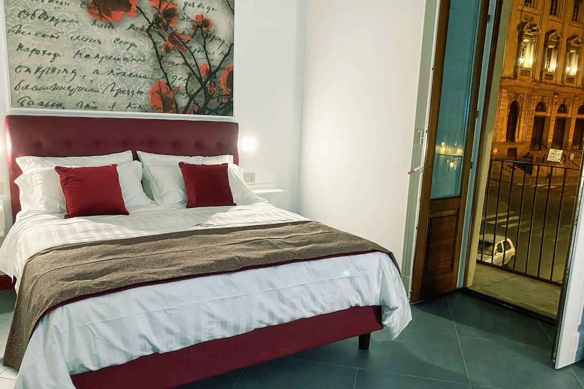 Luxe tweepersoonskamer | Luxe beddengoed, donzen dekbedden, pillowtop-bedden, een minibar