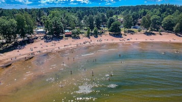 På stranden och volleyboll