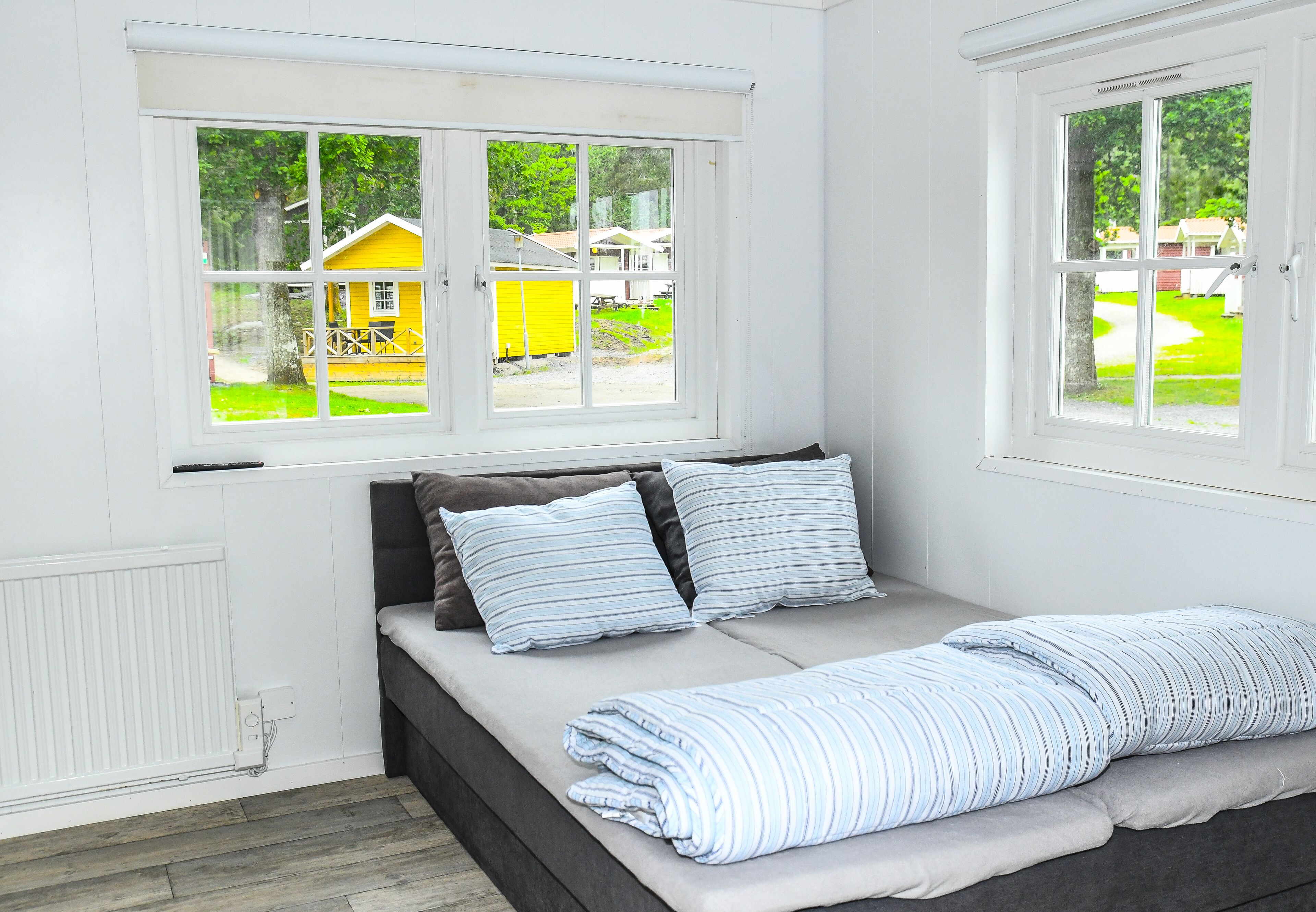 Mobile Home (40) | Blackout curtains, iron/ironing board, cots/infant beds, rollaway beds