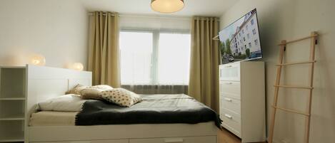 3 bedrooms, travel crib, WiFi