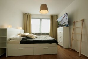 3 bedrooms, travel crib, WiFi