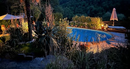 Casa de piedra tradicional en una zona rural, tranquila y silenciosa construida en 1799