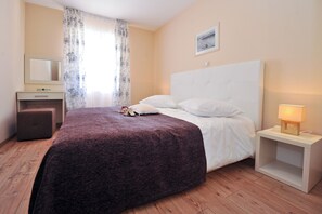 2 Schlafzimmer, Zimmersafe, Bügeleisen/Bügelbrett, WLAN