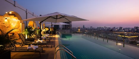 Outdoor pool, sun loungers