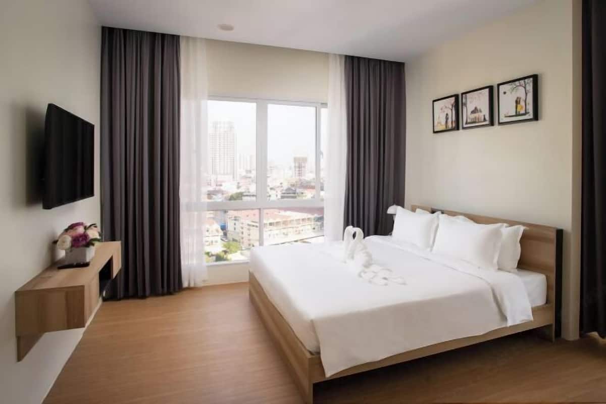 1 bedroom, in-room safe, desk, soundproofing