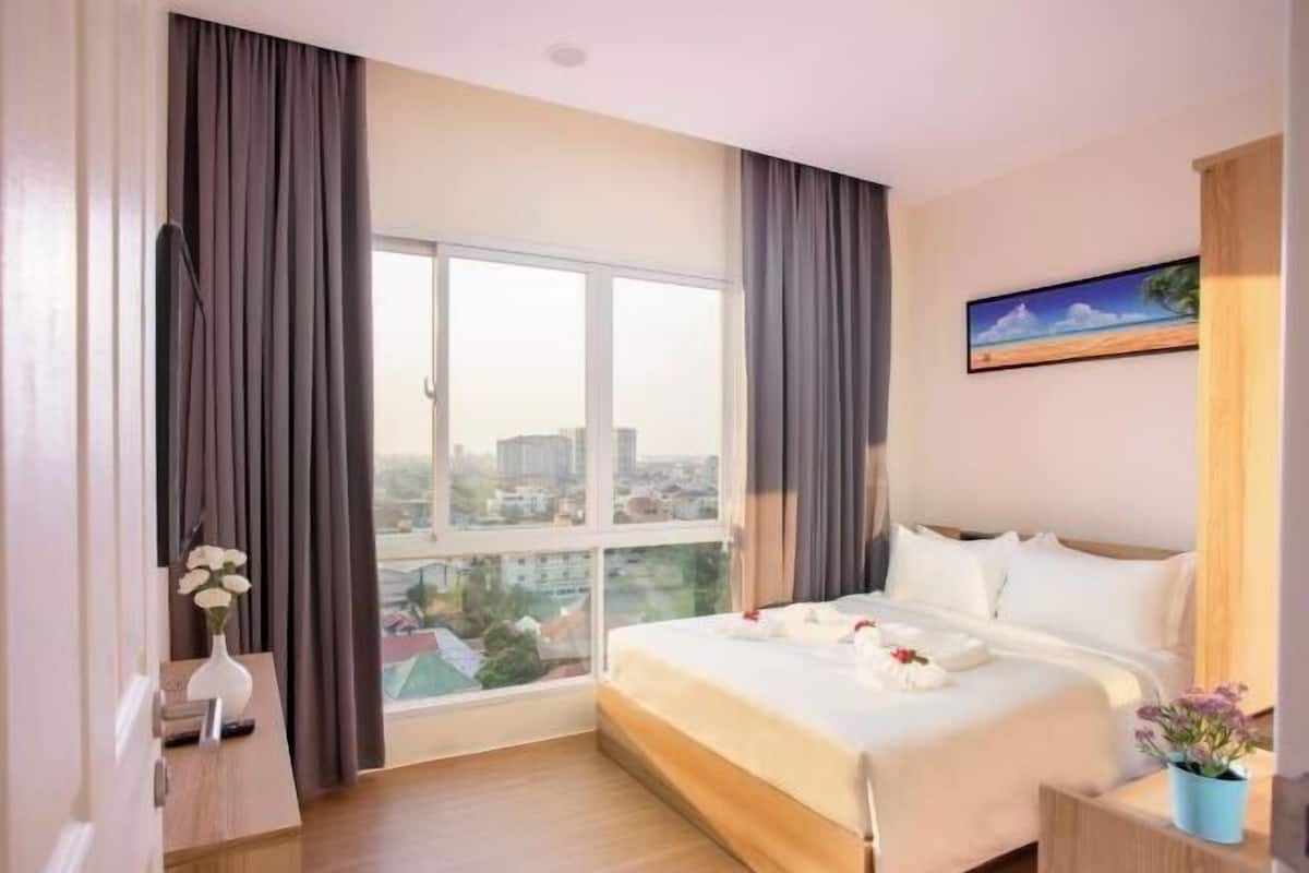 1 bedroom, in-room safe, desk, soundproofing