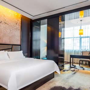 Exclusive Double Room | Desk, blackout drapes, free WiFi - Vyluk J Hotel Wanda Plaza Xiajie Street (Guangzhou)