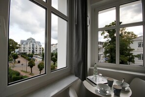 Unclassified image, 3 of 10, button