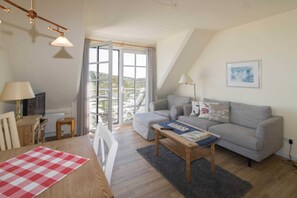 Unclassified image, 2 of 27, button