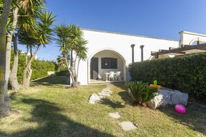 Exterior - Villa surrounded by greenery a few steps from the beach (Torre dell'Orso)