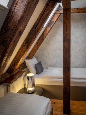 Two Bedroom Apartment Attic | 2 Schlafzimmer, Allergikerbettwaren, individuell dekoriert