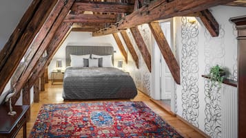Two Bedroom Apartment Attic | 2 間臥室、低過敏寢具、獨特裝潢、布置獨特
