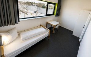 单人房 | 防过敏的被褥、办公桌、隔音、床单