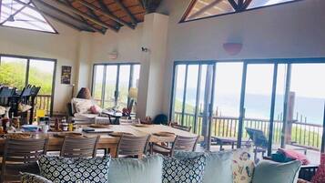 House | Living area | Flat-screen TV