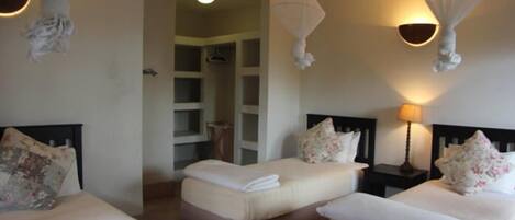 House | 6 bedrooms, bed sheets