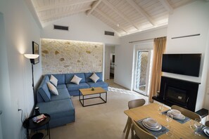Deluxe Villa | Down comforters, pillowtop beds, individually decorated - ASTRALI STONE VILLAS (Souli)