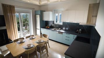Deluxe Villa | 2 bedrooms, down duvets, pillow-top beds, individually decorated