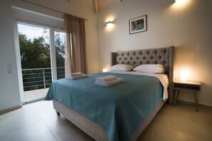 Deluxe Villa | Down comforters, pillowtop beds, individually decorated - ASTRALI STONE VILLAS (Souli)