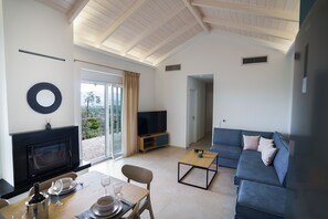 Deluxe Villa | Down duvets, pillow-top beds, individually decorated - ASTRALI STONE VILLAS (Souli)