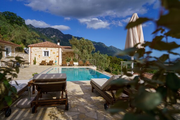 Deluxe Villa | Down duvets, pillow-top beds, individually decorated - ASTRALI STONE VILLAS (Souli)