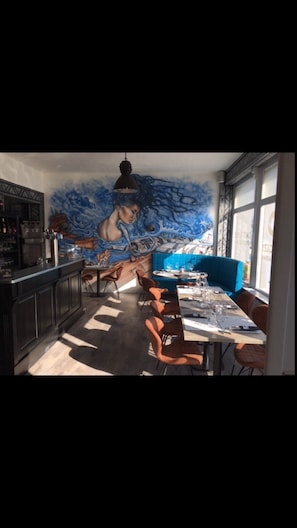 Breakfast, lunch and dinner served - L'Art Doize (Cassel)