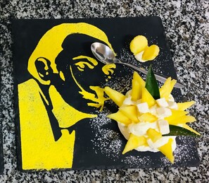 Breakfast, lunch and dinner served - L'Art Doize (Cassel)