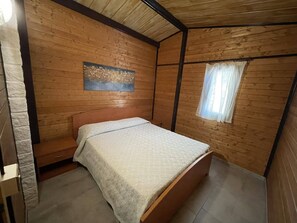 3 slaapkamers, reisbedje, gratis wifi, beddengoed