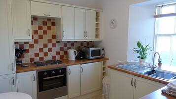 Cottage | Dapur pribadi | Lemari es, microwave, oven, dan kompor