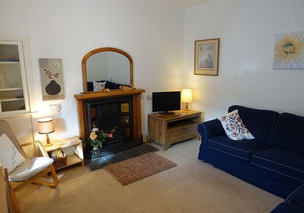 Cottage | Living area | Flat-screen TV, DVD player - Atholl Cottage (Gullane)