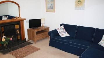 Cottage | Living room | Flat-screen TV, DVD player