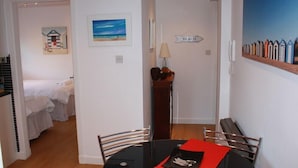 Cottage | Makan di kamar