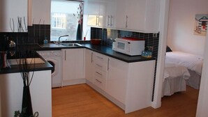 Cottage | Dapur pribadi | Lemari es, microwave, oven, dan kompor