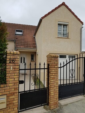 Tabla de planchar con plancha y wifi gratis